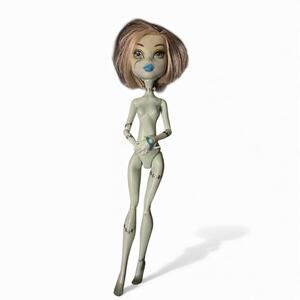 Monster High Skull Shores Frankie Stein doll
